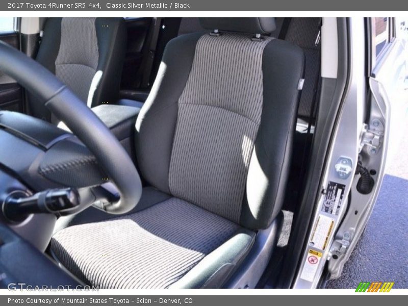 Classic Silver Metallic / Black 2017 Toyota 4Runner SR5 4x4