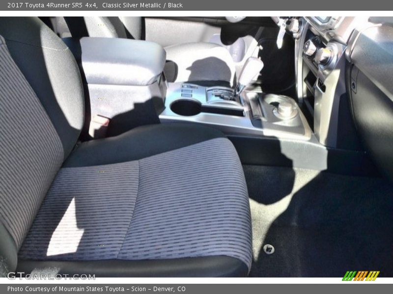 Classic Silver Metallic / Black 2017 Toyota 4Runner SR5 4x4