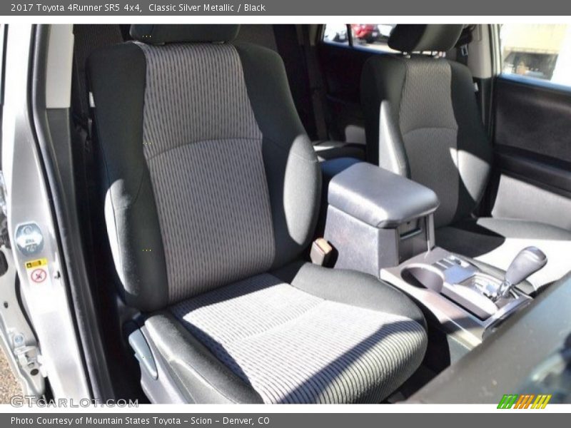 Classic Silver Metallic / Black 2017 Toyota 4Runner SR5 4x4