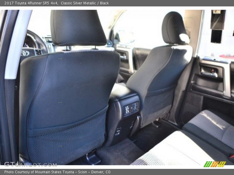 Classic Silver Metallic / Black 2017 Toyota 4Runner SR5 4x4