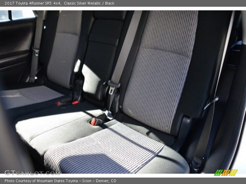 Classic Silver Metallic / Black 2017 Toyota 4Runner SR5 4x4