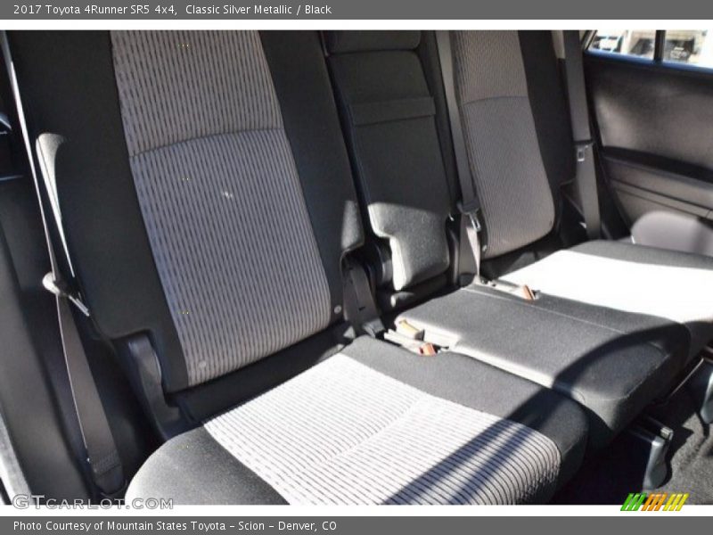 Classic Silver Metallic / Black 2017 Toyota 4Runner SR5 4x4