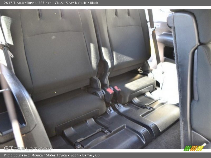 Classic Silver Metallic / Black 2017 Toyota 4Runner SR5 4x4