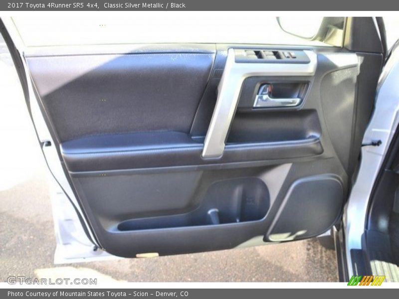 Classic Silver Metallic / Black 2017 Toyota 4Runner SR5 4x4