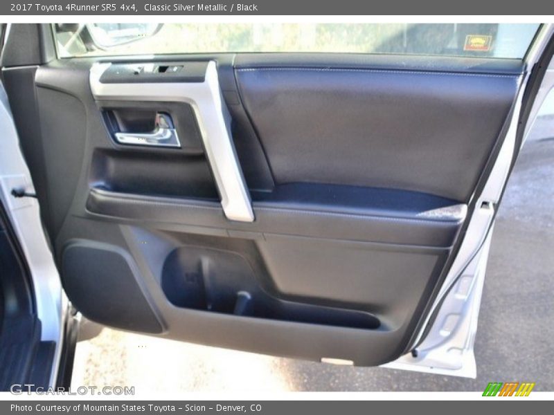 Classic Silver Metallic / Black 2017 Toyota 4Runner SR5 4x4