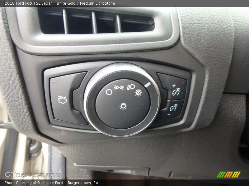 White Gold / Medium Light Stone 2018 Ford Focus SE Sedan