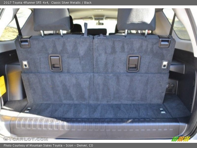 Classic Silver Metallic / Black 2017 Toyota 4Runner SR5 4x4