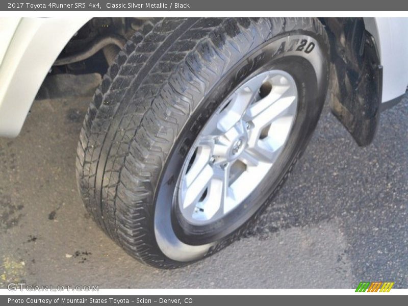 Classic Silver Metallic / Black 2017 Toyota 4Runner SR5 4x4