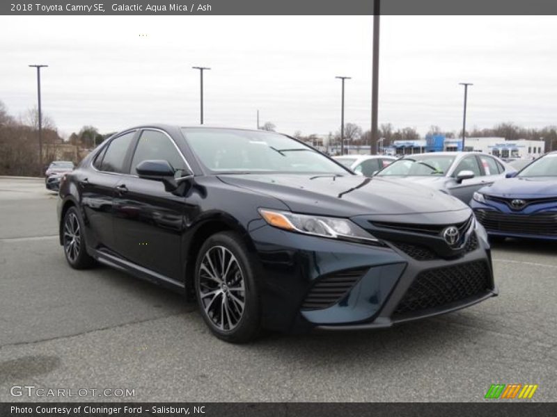 Front 3/4 View of 2018 Camry SE