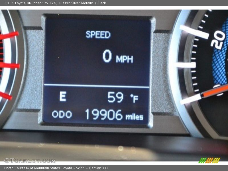 Classic Silver Metallic / Black 2017 Toyota 4Runner SR5 4x4