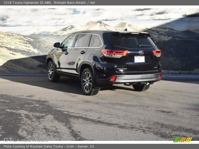 Midnight Black Metallic / Ash 2018 Toyota Highlander SE AWD