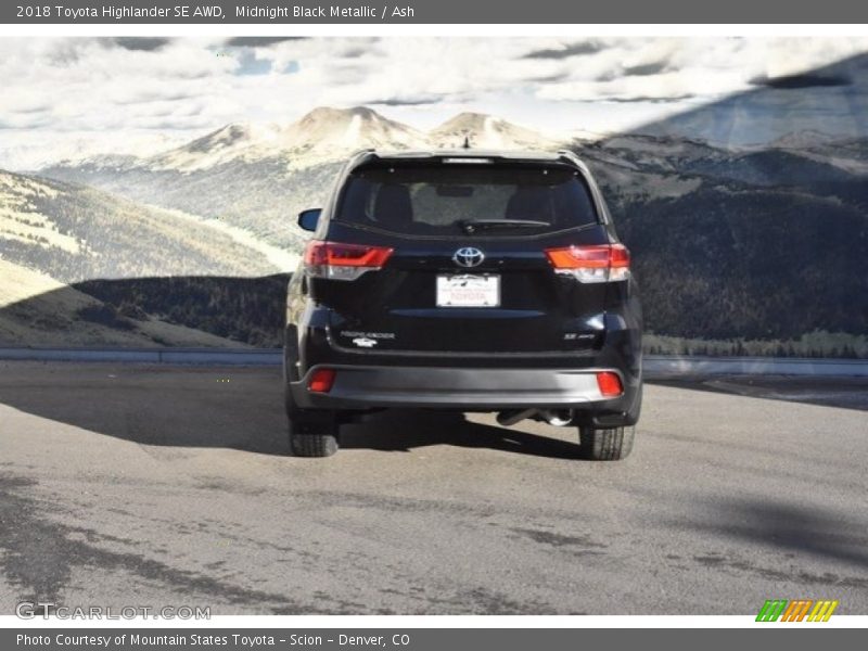 Midnight Black Metallic / Ash 2018 Toyota Highlander SE AWD