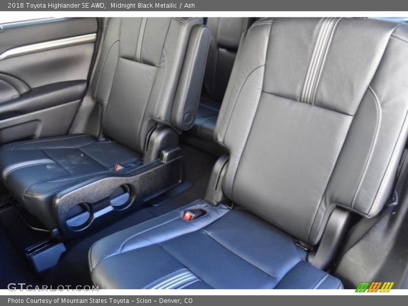 Midnight Black Metallic / Ash 2018 Toyota Highlander SE AWD