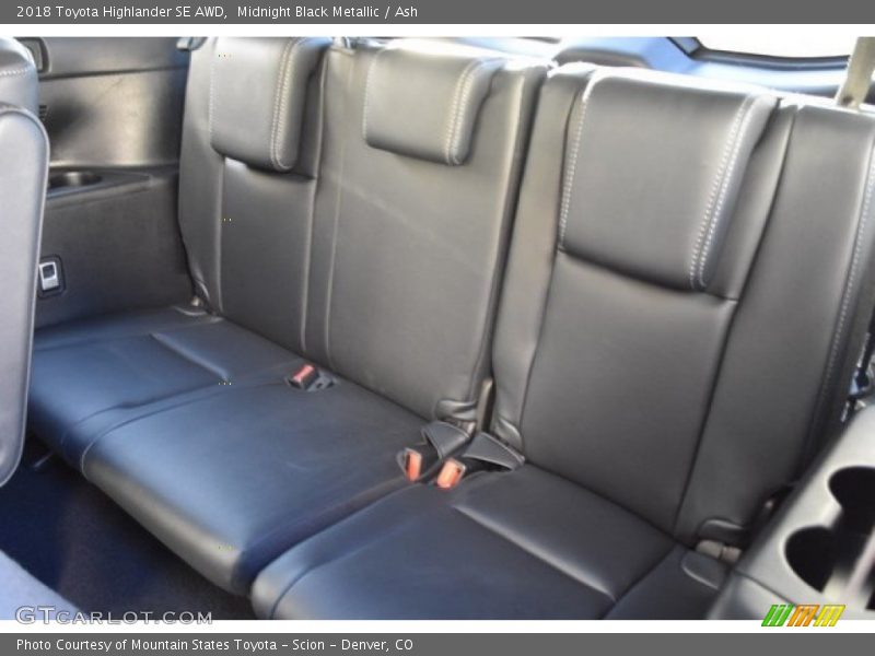 Midnight Black Metallic / Ash 2018 Toyota Highlander SE AWD
