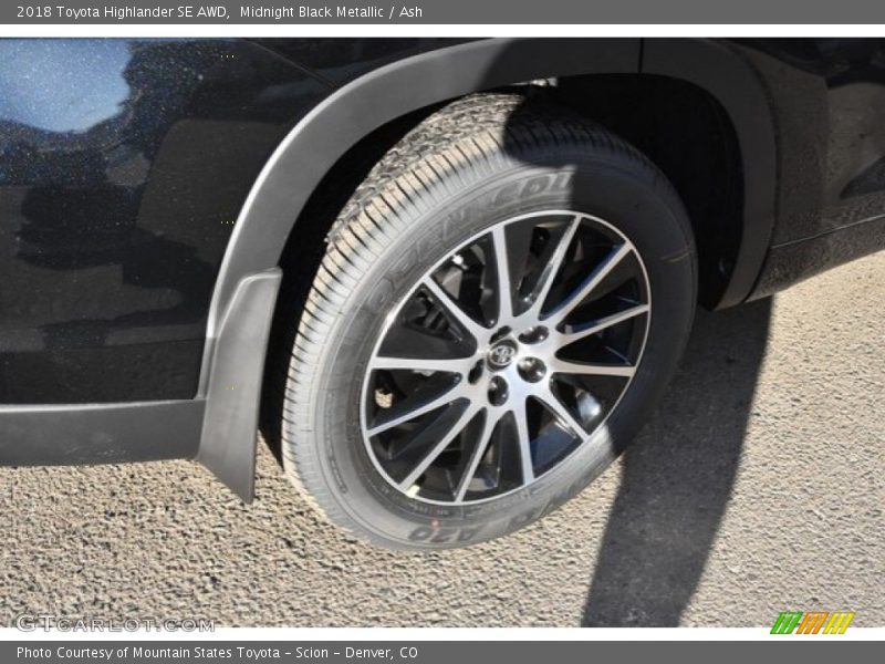 Midnight Black Metallic / Ash 2018 Toyota Highlander SE AWD