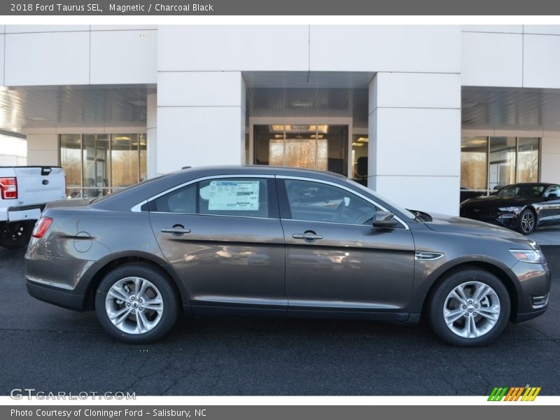 Magnetic / Charcoal Black 2018 Ford Taurus SEL