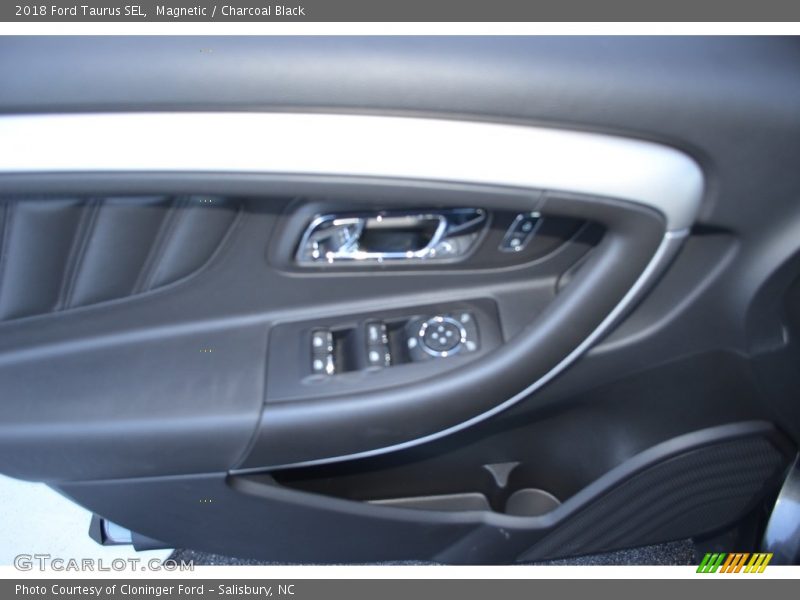 Magnetic / Charcoal Black 2018 Ford Taurus SEL