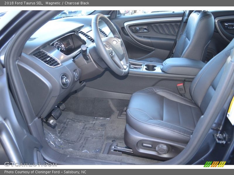 Magnetic / Charcoal Black 2018 Ford Taurus SEL