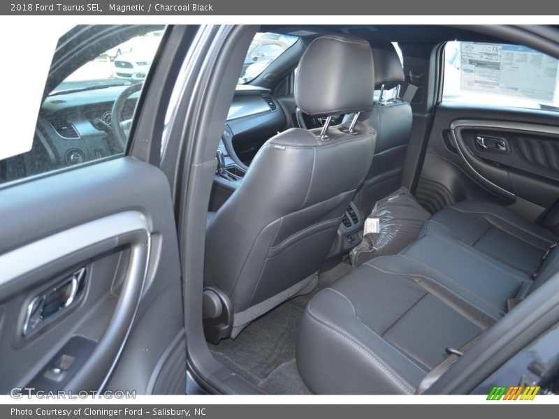 Magnetic / Charcoal Black 2018 Ford Taurus SEL
