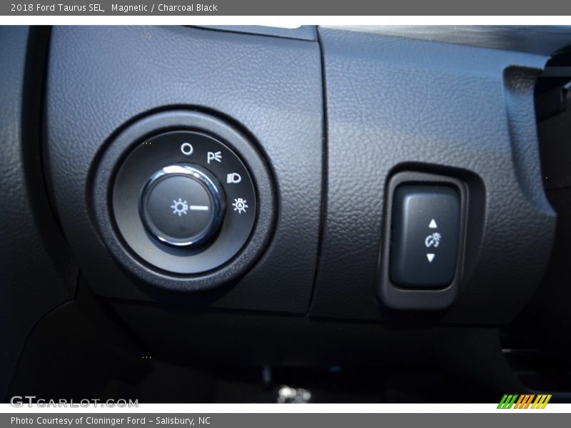 Magnetic / Charcoal Black 2018 Ford Taurus SEL