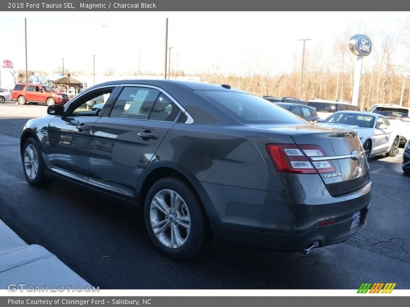 Magnetic / Charcoal Black 2018 Ford Taurus SEL