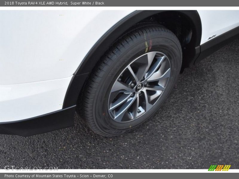 Super White / Black 2018 Toyota RAV4 XLE AWD Hybrid