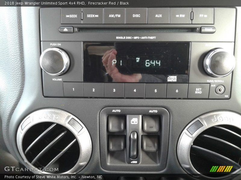 Controls of 2018 Wrangler Unlimited Sport 4x4 RHD