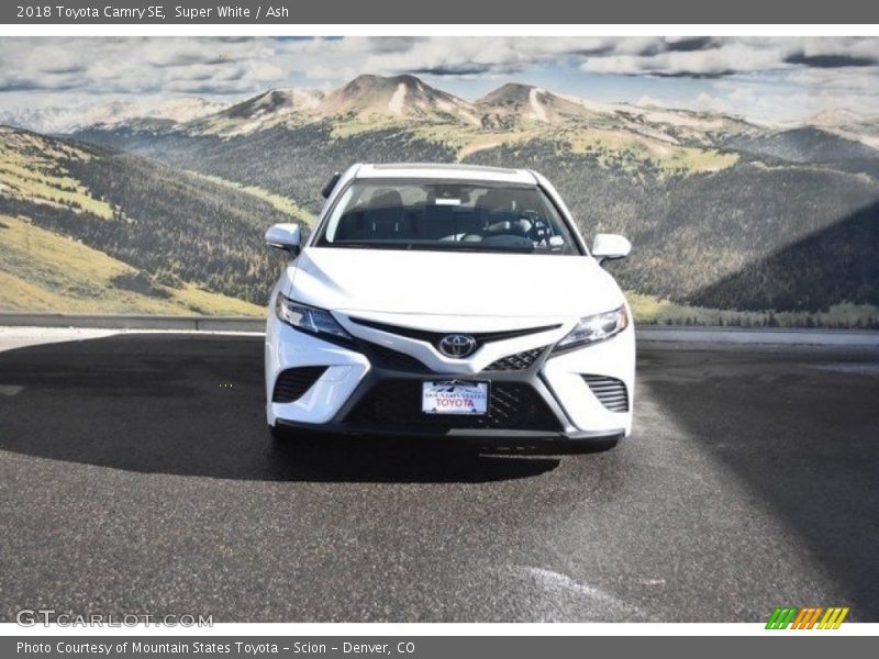 Super White / Ash 2018 Toyota Camry SE