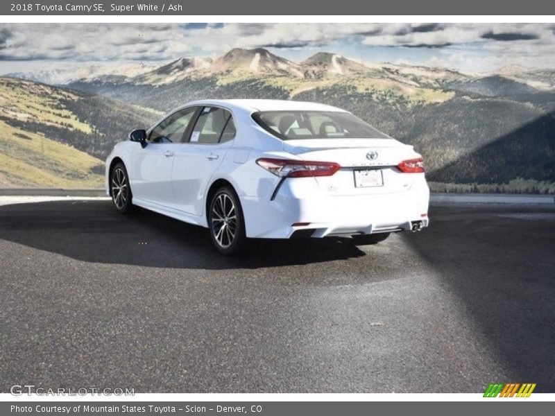 Super White / Ash 2018 Toyota Camry SE
