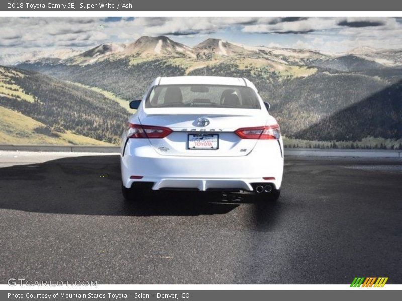 Super White / Ash 2018 Toyota Camry SE