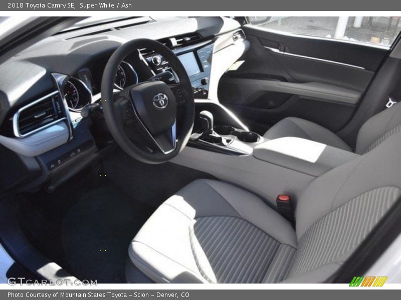 Super White / Ash 2018 Toyota Camry SE