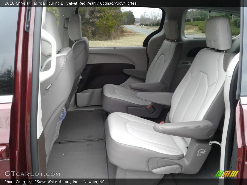 Velvet Red Pearl / Cognac/Alloy/Toffee 2018 Chrysler Pacifica Touring L