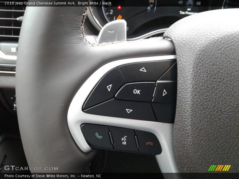 Controls of 2018 Grand Cherokee Summit 4x4