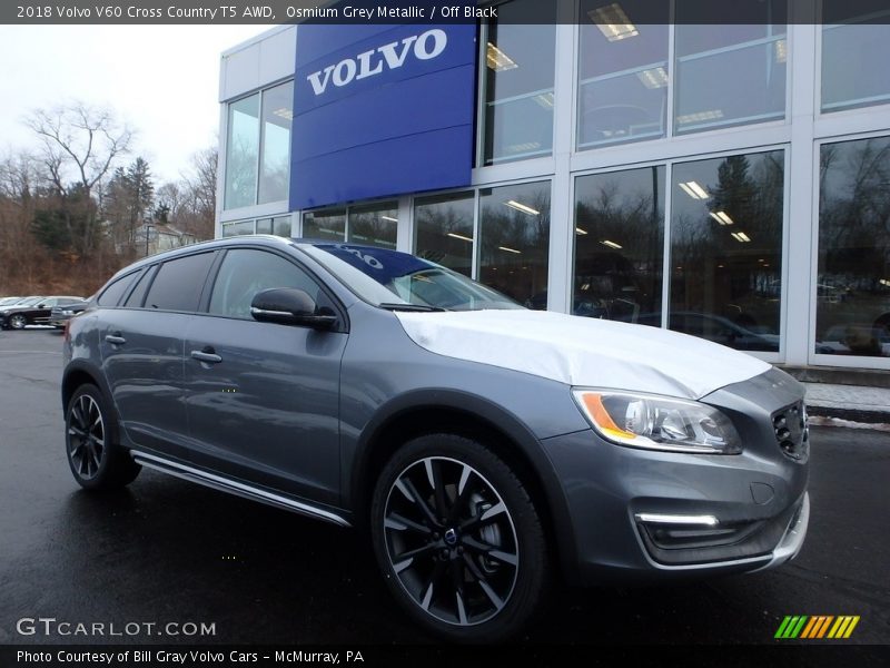 Front 3/4 View of 2018 V60 Cross Country T5 AWD