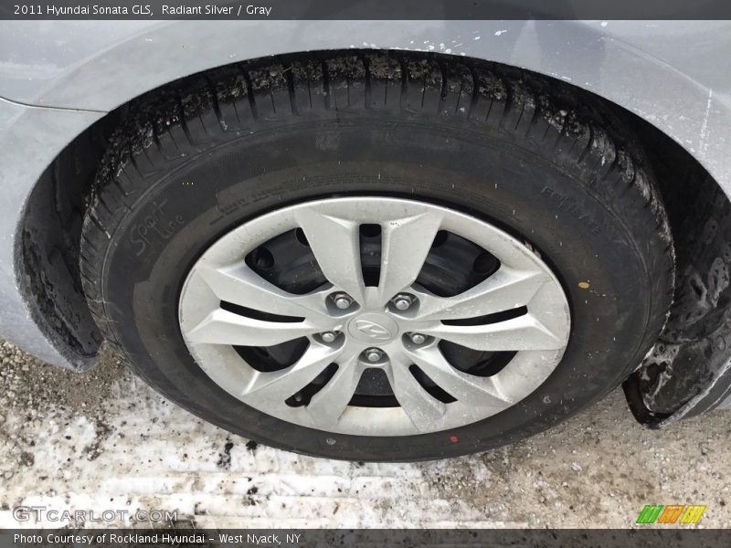 Radiant Silver / Gray 2011 Hyundai Sonata GLS