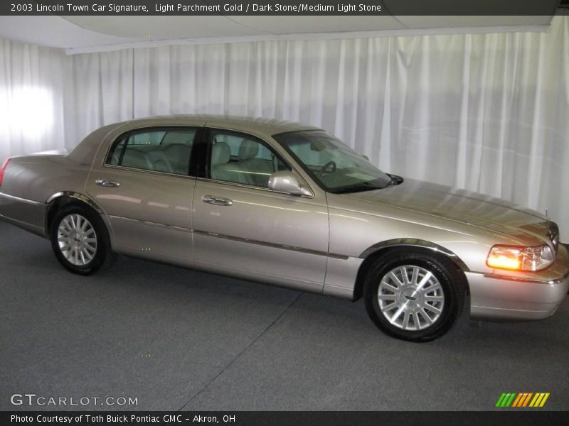 Light Parchment Gold / Dark Stone/Medium Light Stone 2003 Lincoln Town Car Signature