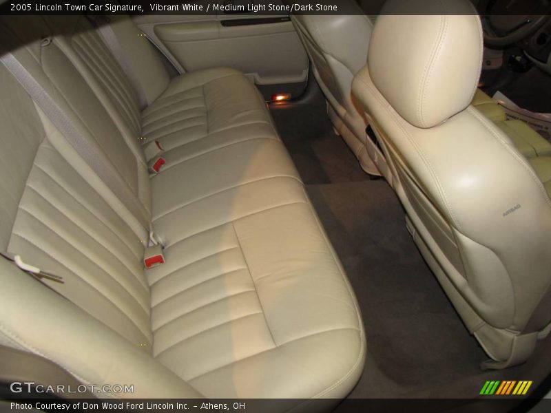 Vibrant White / Medium Light Stone/Dark Stone 2005 Lincoln Town Car Signature