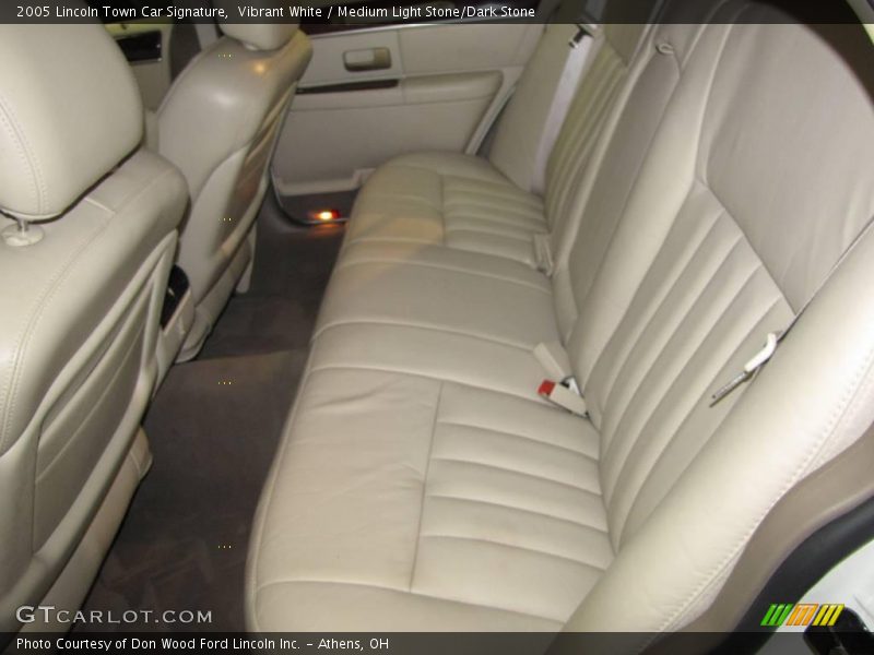 Vibrant White / Medium Light Stone/Dark Stone 2005 Lincoln Town Car Signature