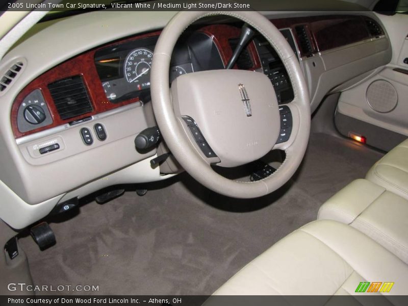 Vibrant White / Medium Light Stone/Dark Stone 2005 Lincoln Town Car Signature