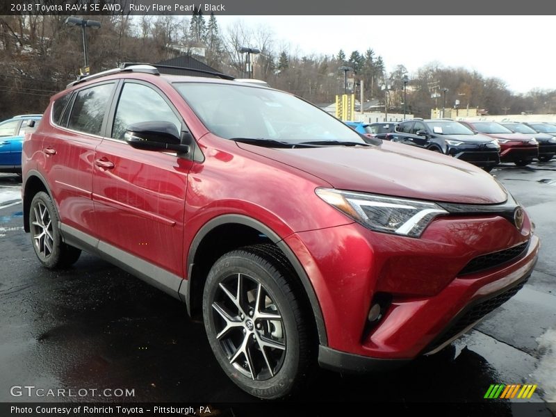 Front 3/4 View of 2018 RAV4 SE AWD