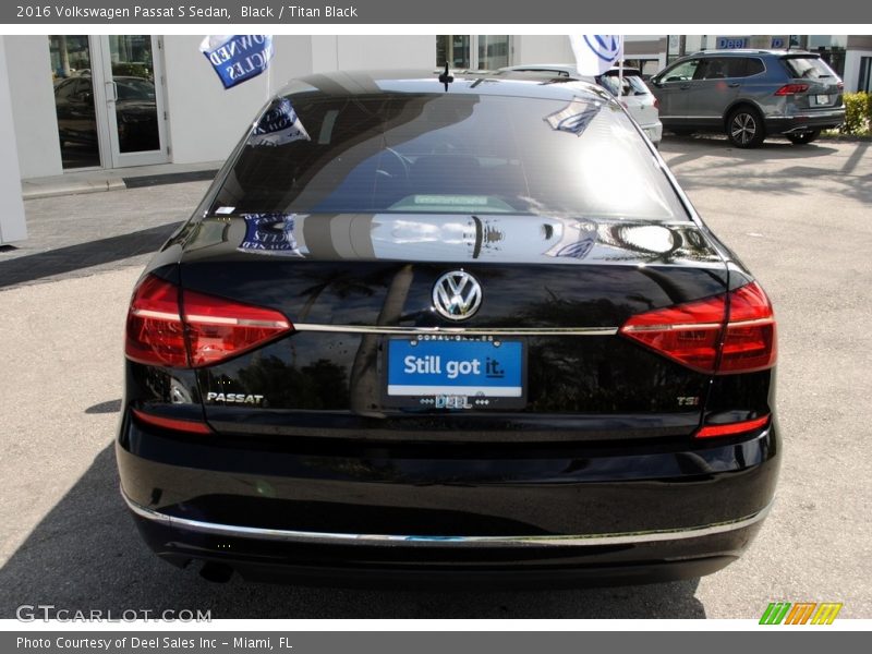 Black / Titan Black 2016 Volkswagen Passat S Sedan