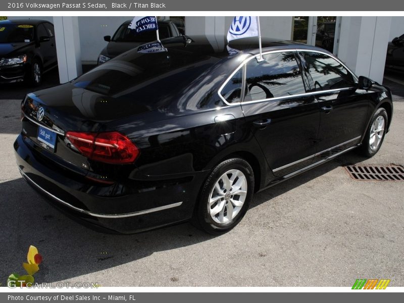 Black / Titan Black 2016 Volkswagen Passat S Sedan