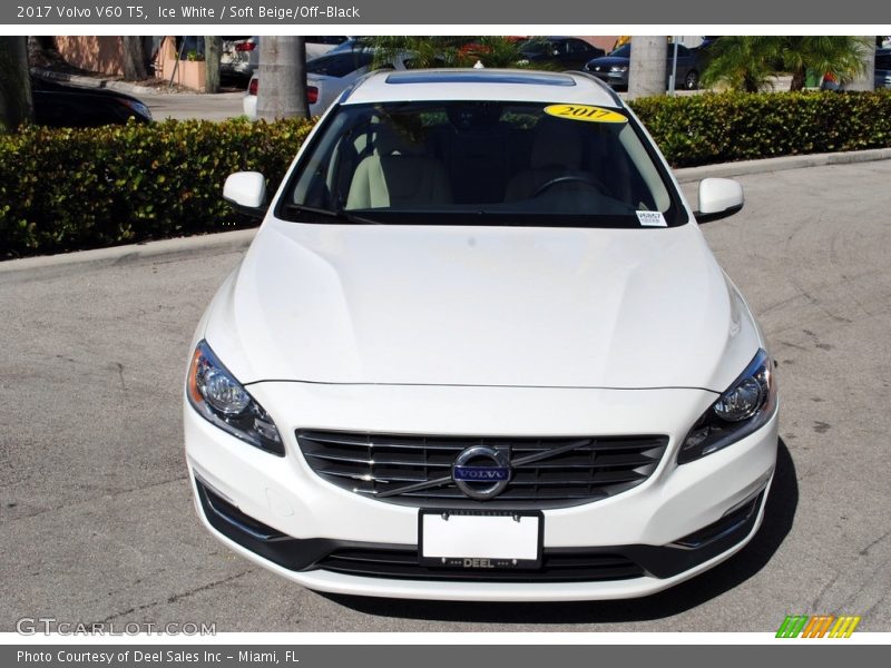 Ice White / Soft Beige/Off-Black 2017 Volvo V60 T5