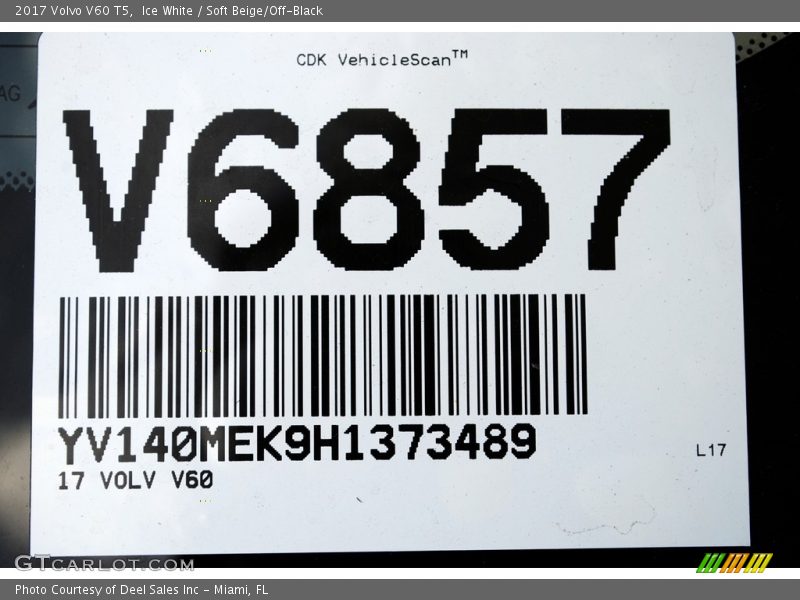 Ice White / Soft Beige/Off-Black 2017 Volvo V60 T5
