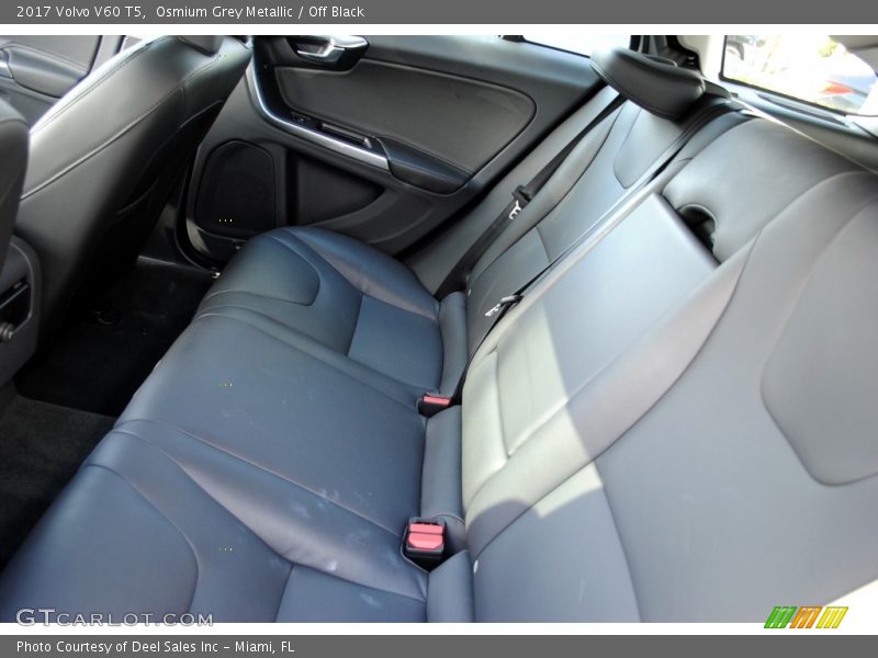 Osmium Grey Metallic / Off Black 2017 Volvo V60 T5