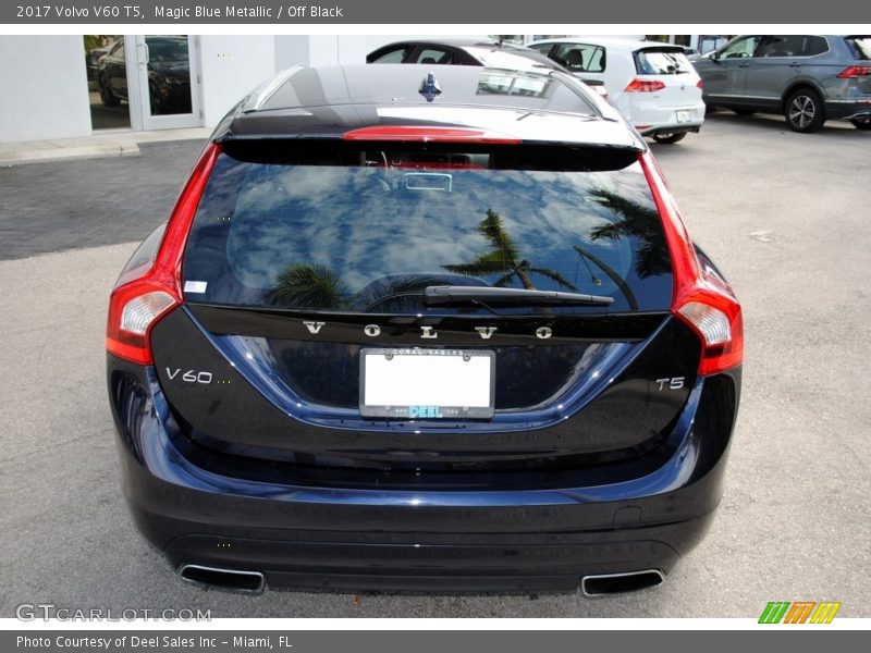 Magic Blue Metallic / Off Black 2017 Volvo V60 T5
