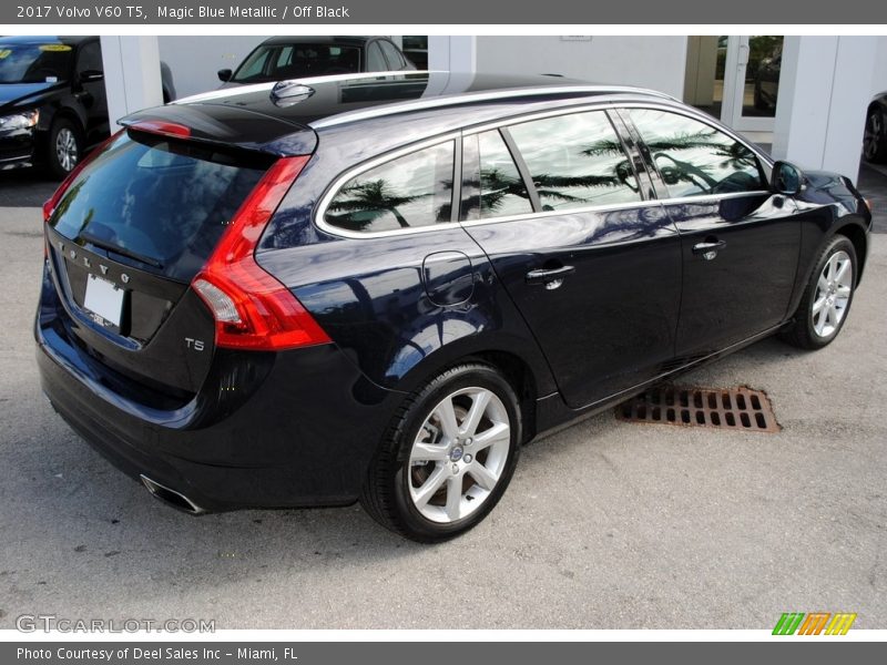 Magic Blue Metallic / Off Black 2017 Volvo V60 T5