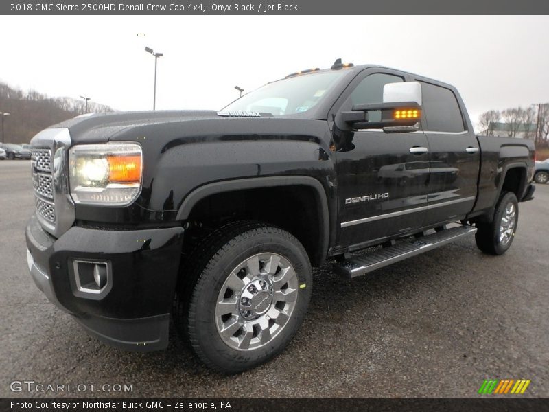 Front 3/4 View of 2018 Sierra 2500HD Denali Crew Cab 4x4