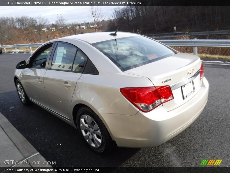 Champagne Silver Metallic / Jet Black/Medium Titanium 2014 Chevrolet Cruze LS