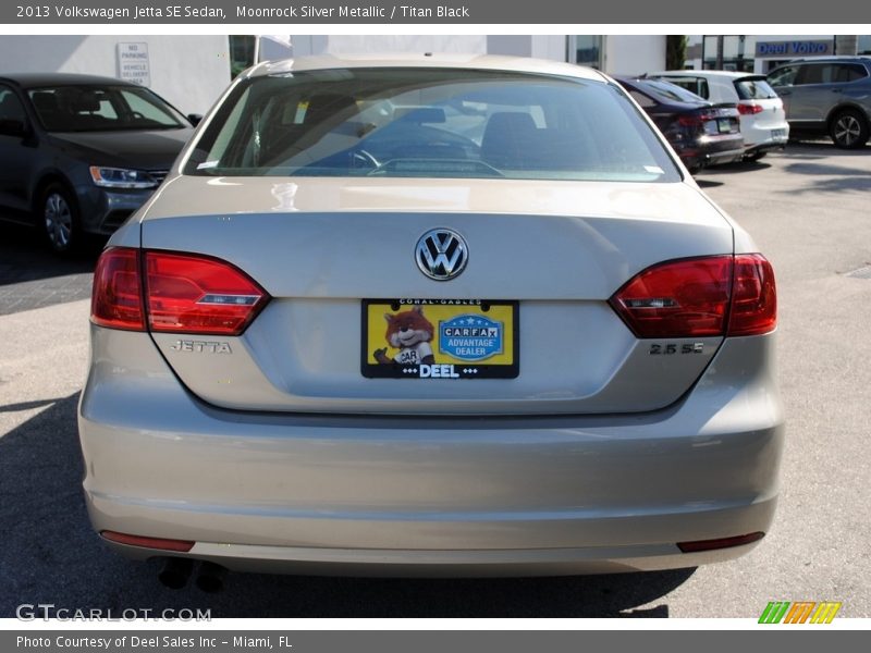 Moonrock Silver Metallic / Titan Black 2013 Volkswagen Jetta SE Sedan